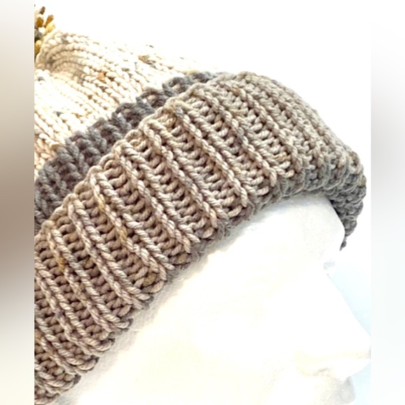 NWT HandKnit Unisex Neutral Tones Slouch Beanie Hat w/ PomPom One Size Fits Most - Picture 4 of 8